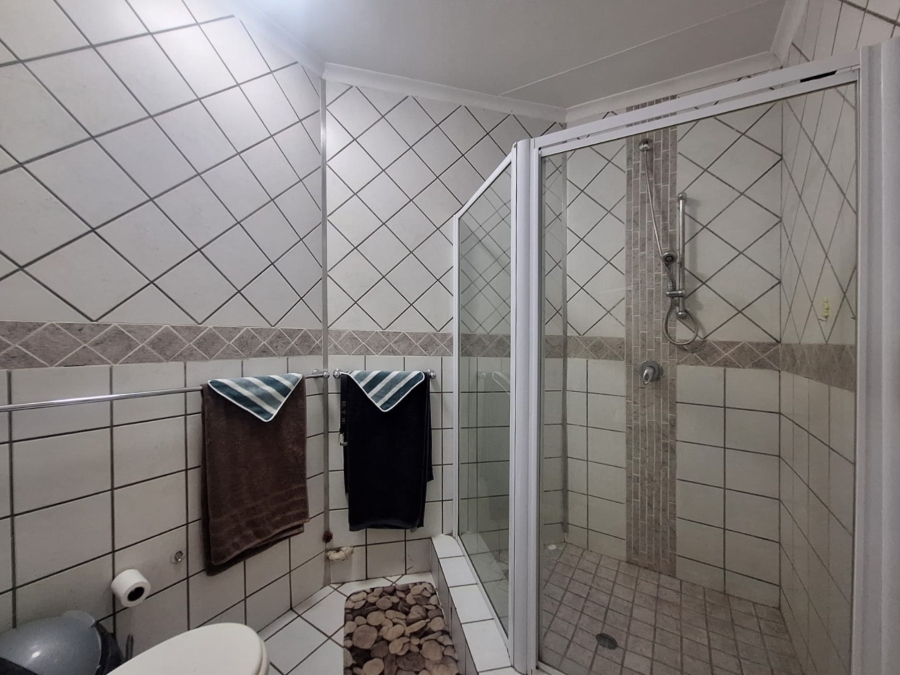 6 Bedroom Property for Sale in Meerhof North West